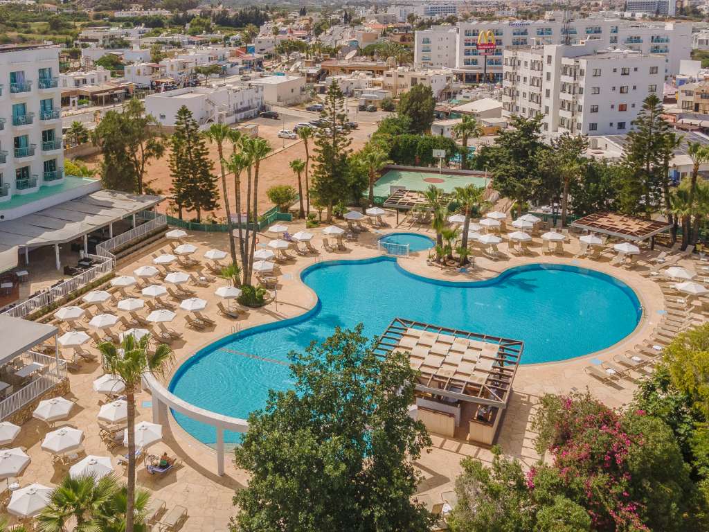 Hotellet och poolområdet