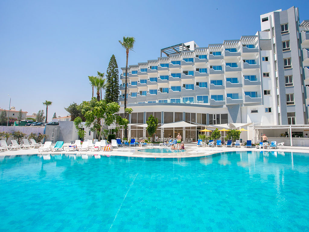 Hotellet och poolområdet