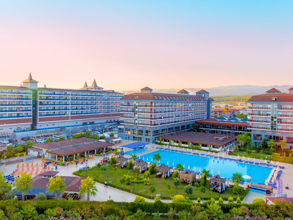 Hotellet och poolområdet