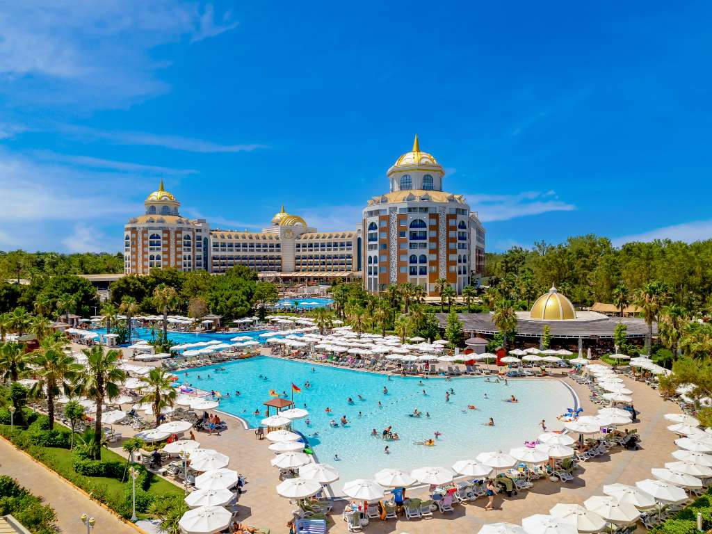 Hotellet och poolområdet